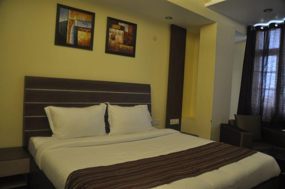 Hotel Mm Yellowuds Amritszár Kültér fotó