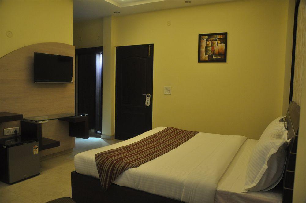 Hotel Mm Yellowuds Amritszár Kültér fotó