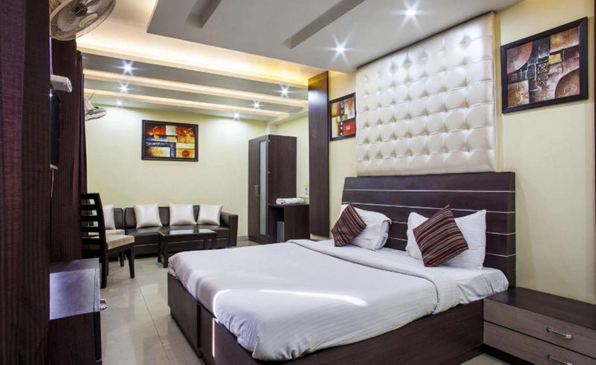 Hotel Mm Yellowuds Amritszár Kültér fotó